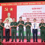 VRG bàn giao 6 ha đất cao su cho Quân khu 7 làm trường bắn, thao trường