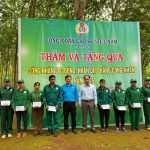 Công đoàn Cao su Việt Nam thăm, tặng quà công nhân Cao su Chư Prông