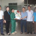 Cao su Bình Long thăm, tặng quà công nhân có hoàn cảnh đặc biệt khó khăn