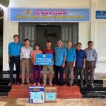 Công đoàn Cao su Việt Nam trao nhà Mái ấm Công đoàn cho công nhân Cao su Sa Thầy