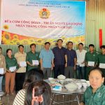 Cao su Chư Sê tổ chức “Bữa cơm Công đoàn” và trao quà cho công nhân khó khăn